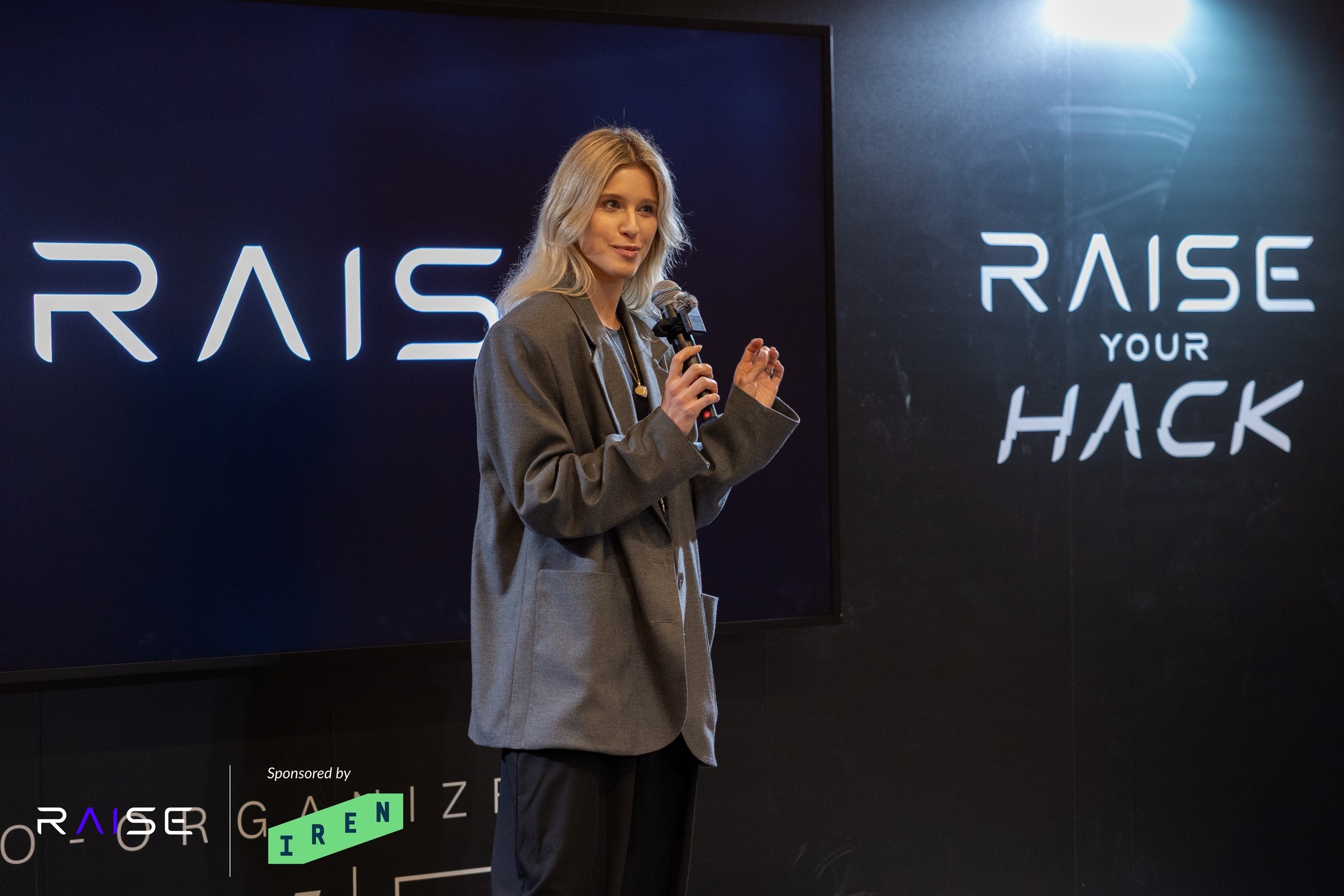 Joanna giving a speech at Raise Your Hack