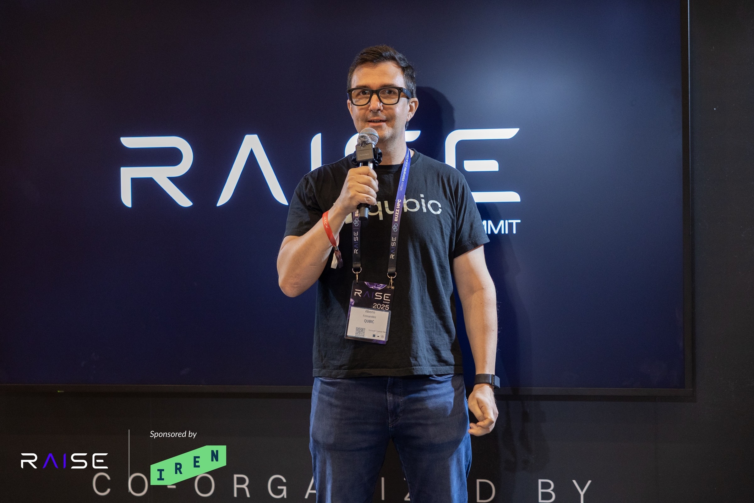 Alberto Fernandez conducting a workshop at Raise Your Hack